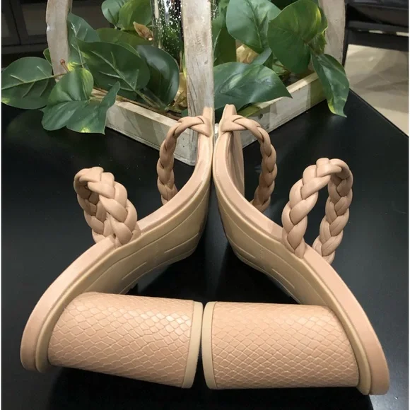 NWT! Dolce Vita Braided Sandal - Picture 5 of 10